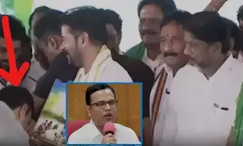 ఐఏఎస్‌ అధికారి సీఎం కాళ్లు మొక్కడంపై సీఎస్‌ వార్నింగ్‌