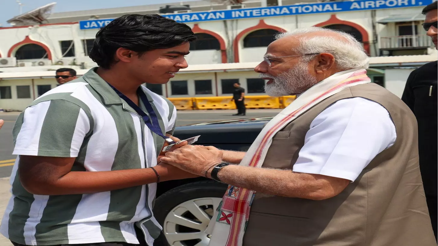 వైభవ్ సూర్యవంశీకి సర్ప్రైజ్ గిఫ్ట్ ఇచ్చిన ప్రధాని మోదీ వైభవ్ సూర్యవంశీకి సర్ప్రైజ్ గిఫ్ట్ ఇచ్చిన ప్రధాని మోదీ