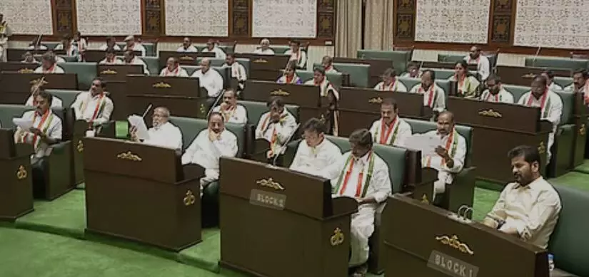 కాంగ్రెస్లో కేబినెట్ ప్రకంపనలు - సీనియర్ల బుజ్జగింపులు కాంగ్రెస్లో కేబినెట్ ప్రకంపనలు - సీనియర్ల బుజ్జగింపులు