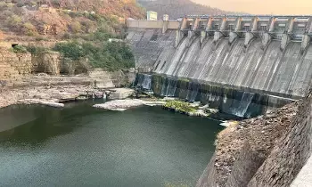 ముప్పు ముంగిట్లో శ్రీశైలం జలాశయం