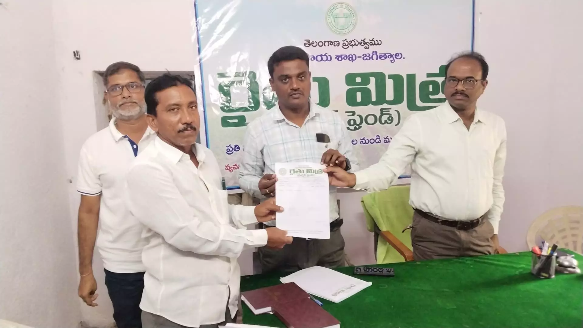 వ్యవసాయ సమస్యలు తీర్చడానికి రైతు మిత్ర వ్యవసాయ సమస్యలు తీర్చడానికి రైతు మిత్ర