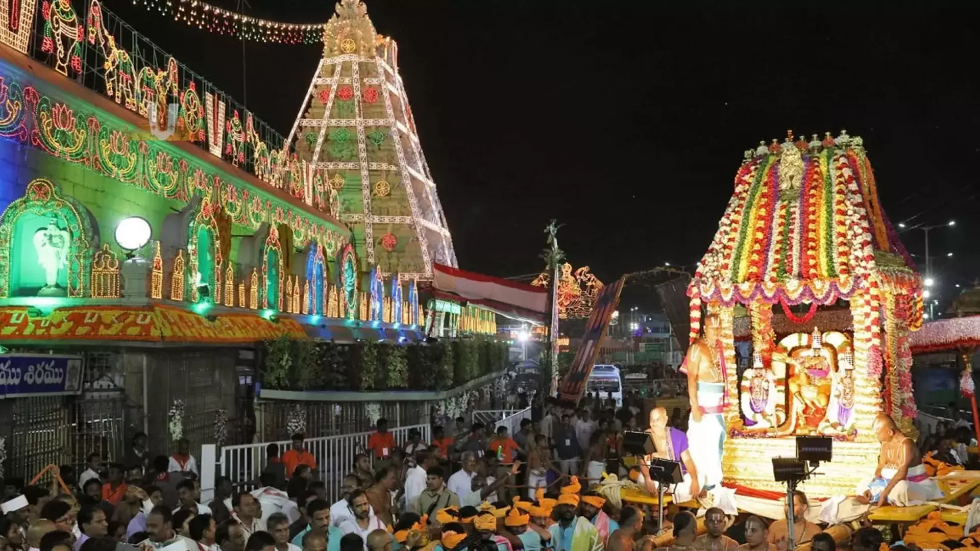 శ్రీ రాజమన్నార్ అలంకారంలో శ్రీ ప్రసన్న వేంకటేశ్వరుడు శ్రీ రాజమన్నార్ అలంకారంలో శ్రీ ప్రసన్న వేంకటేశ్వరుడు