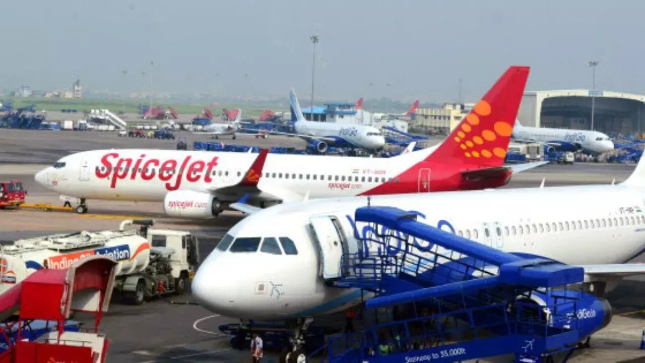 Air India : కుప్పకూలిన ఎయిర్ ఇండియా విమానం.. భారీగా పడిపోయిన ఇండిగో, స్పైస్ జెట్ షేర్లు Air India : కుప్పకూలిన ఎయిర్ ఇండియా విమానం.. భారీగా పడిపోయిన ఇండిగో, స్పైస్ జెట్ షేర్లు