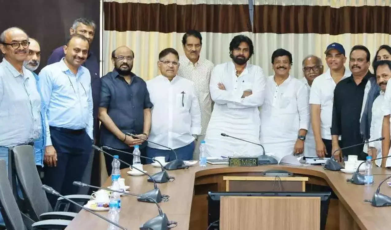 రేపు ఏపీకి తెలుగు సినీ పరిశ్రమ పెద్దలు రేపు ఏపీకి తెలుగు సినీ పరిశ్రమ పెద్దలు