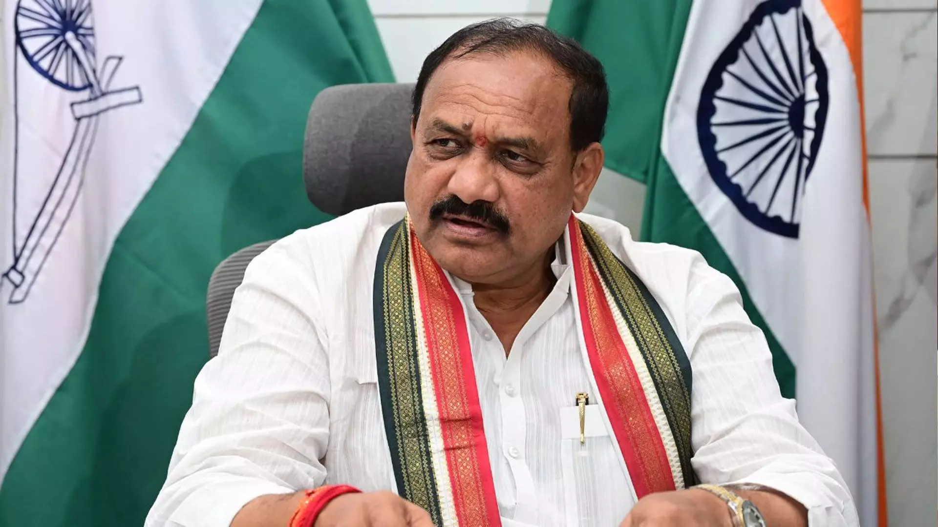 మంత్రుల ప్రకటనలపై పీసీసీ చీఫ్ ఆగ్రహం మంత్రుల ప్రకటనలపై పీసీసీ చీఫ్ ఆగ్రహం