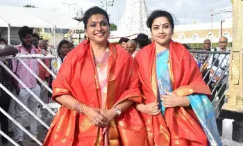 Tirumala: తిరుమల శ్రీవారి సేవలో వెటరన్ హీరోయిన్లు.. Tirumala: తిరుమల శ్రీవారి సేవలో వెటరన్ హీరోయిన్లు..