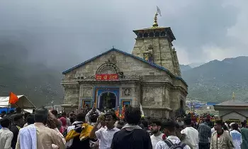 Kedarnath: కేదార్నాథ్కు వెళ్లే ముందు గౌరీకుండ్లో స్నానం ఎందుకు చేయాలి? Kedarnath: కేదార్నాథ్కు వెళ్లే ముందు గౌరీకుండ్లో స్నానం ఎందుకు చేయాలి?