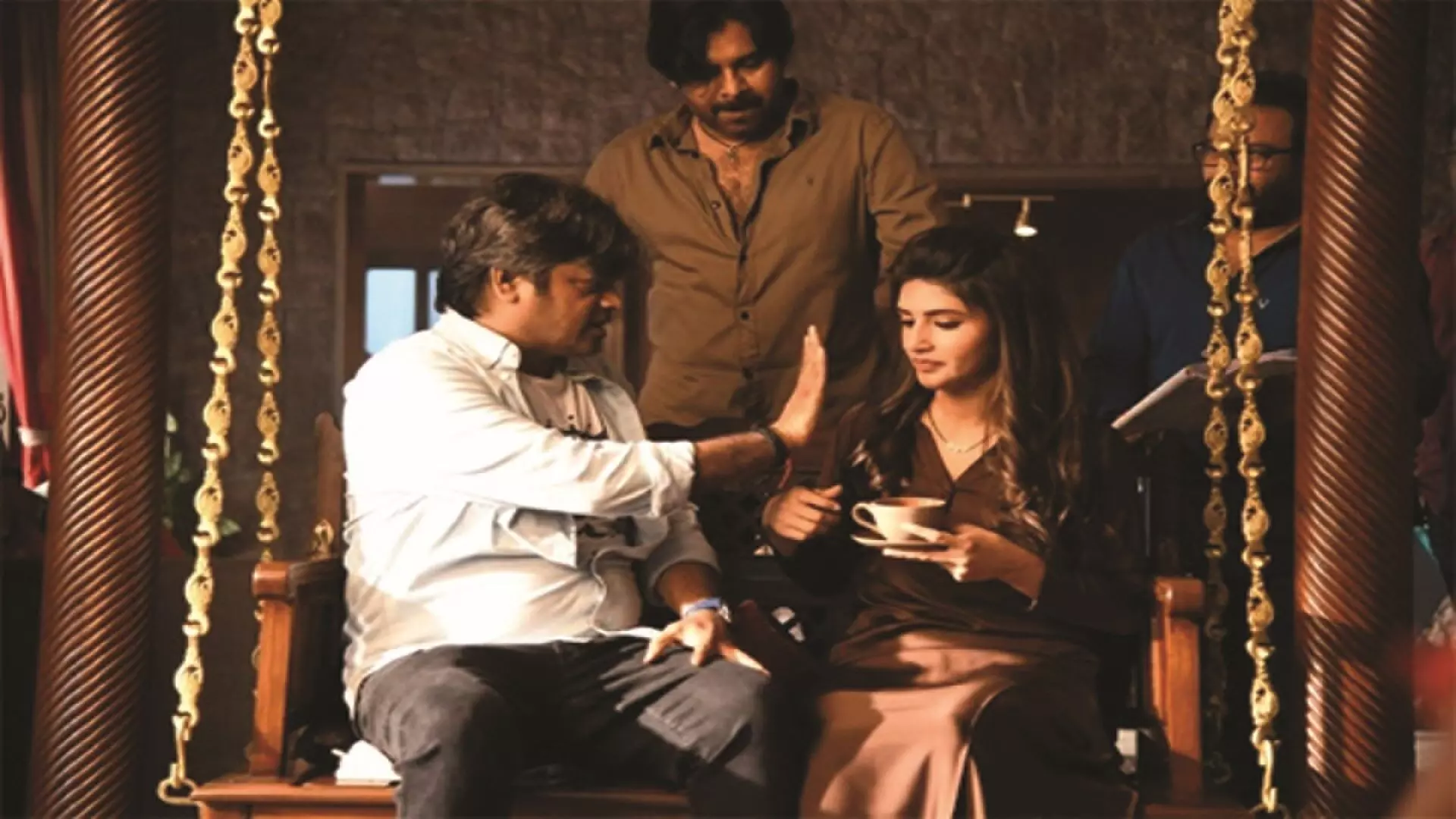 పవన్.. శ్రీలీల మీద సీన్స్ పవన్.. శ్రీలీల మీద సీన్స్