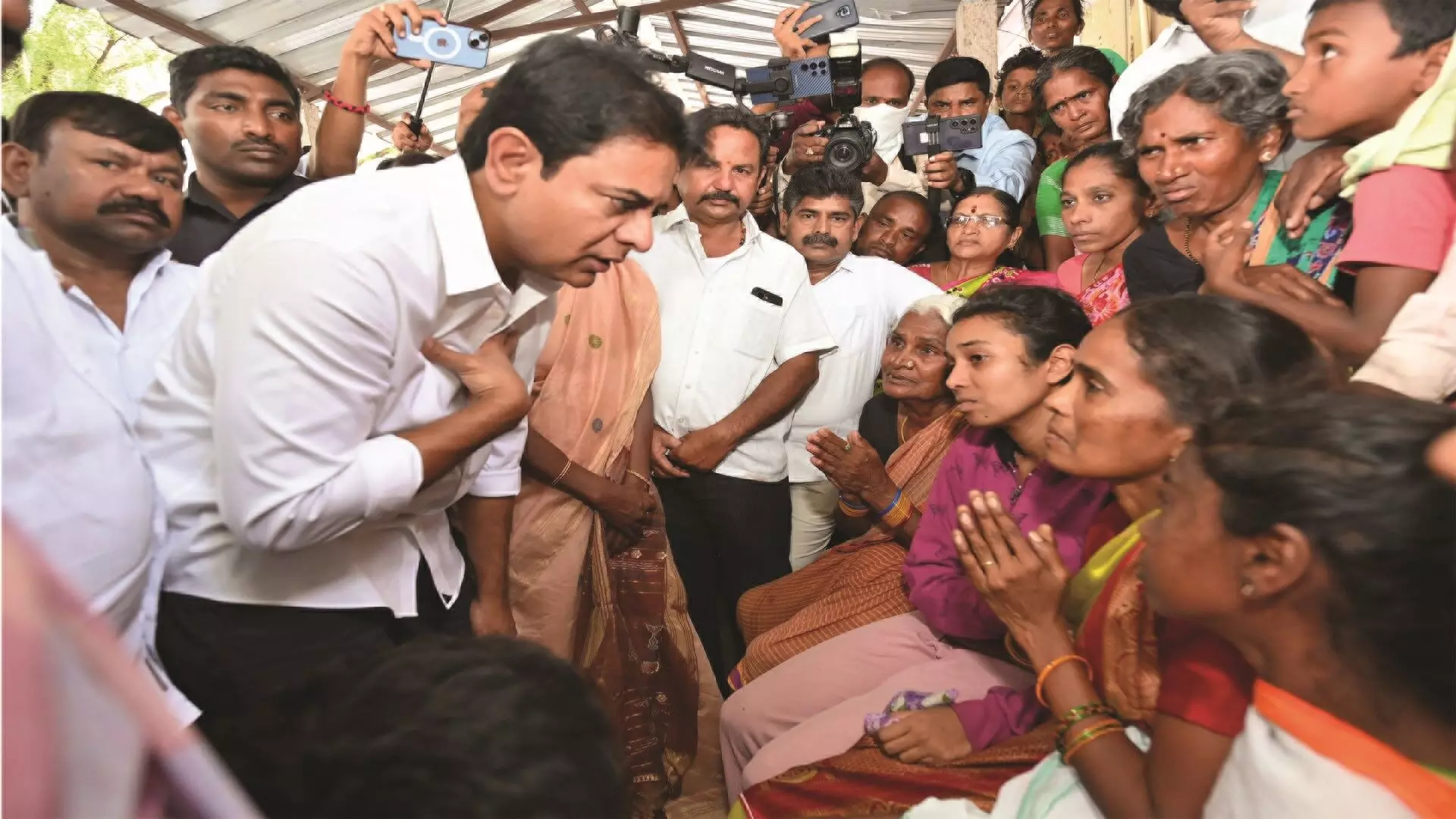 సెటిల్మెంట్లకు అడ్డాలుగా పోలీసుస్టేషన్లు మారాయి- కేటీఆర్ సెటిల్మెంట్లకు అడ్డాలుగా పోలీసుస్టేషన్లు మారాయి- కేటీఆర్