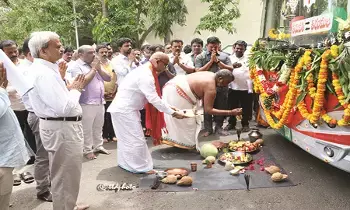 తిరుమలలో ఏపీఎస్ఆర్టీసీ బస్సుల ఉచిత ట్రిప్పులు తిరుమలలో ఏపీఎస్ఆర్టీసీ బస్సుల ఉచిత ట్రిప్పులు