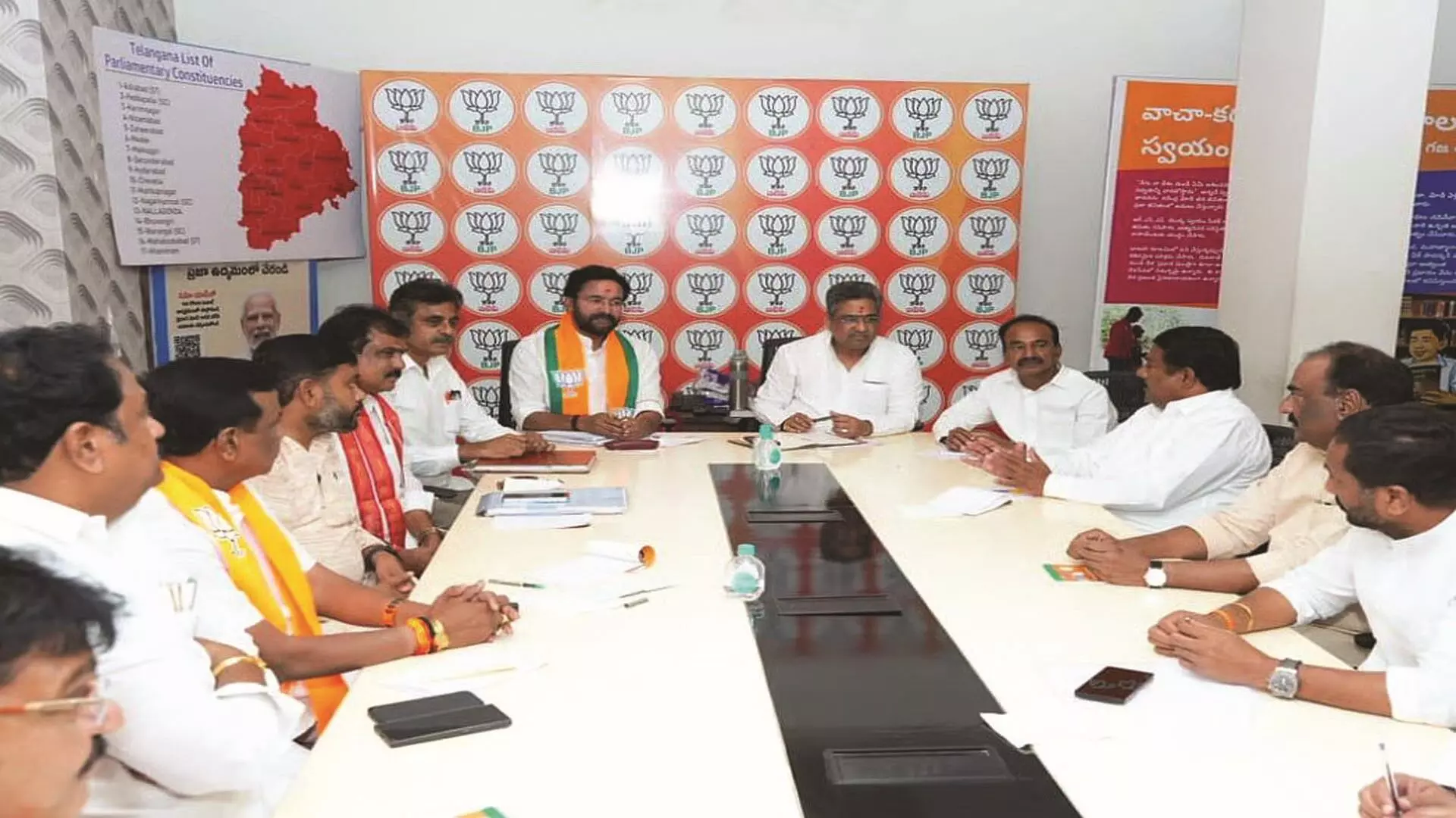 తెలంగాణ ప్రజలకు బీజేపీనే ప్రత్యామ్నయం తెలంగాణ ప్రజలకు బీజేపీనే ప్రత్యామ్నయం