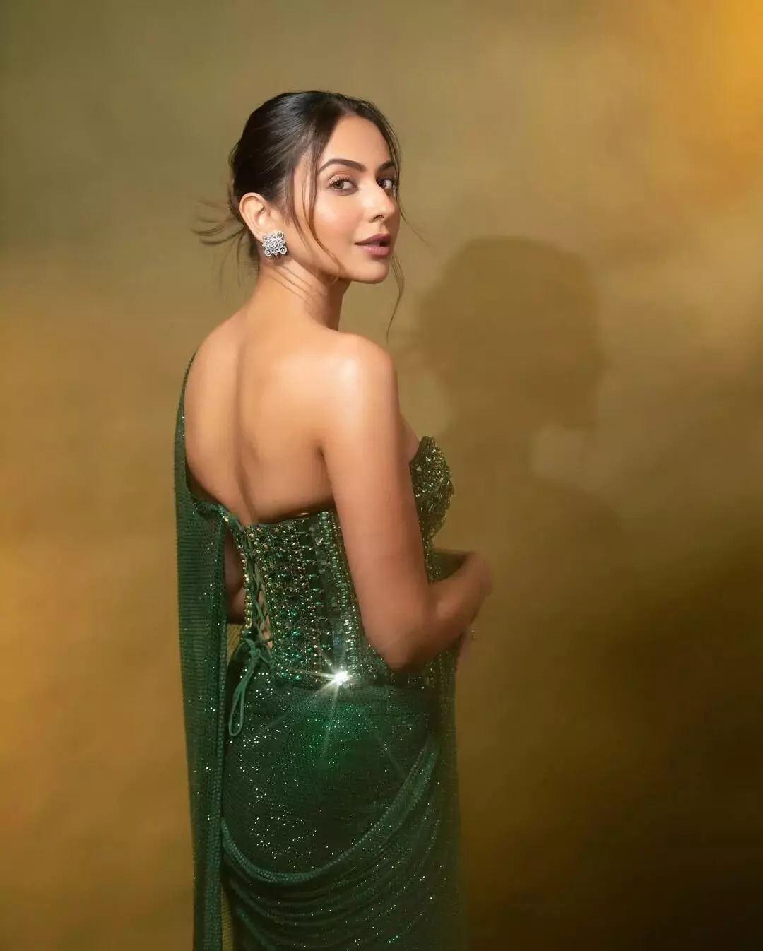 Rakul Preet Singh: ఈ రోజు చీరనే మాట్లాడనివ్వండి.. రకుల్ ఫొటోలు వైరల్ Rakul Preet Singh: ఈ రోజు చీరనే మాట్లాడనివ్వండి.. రకుల్ ఫొటోలు వైరల్