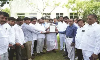 తెలంగాణ విద్యుత్ రంగంలో దేశానికి దిక్సూచి కావాలి తెలంగాణ విద్యుత్ రంగంలో దేశానికి దిక్సూచి కావాలి