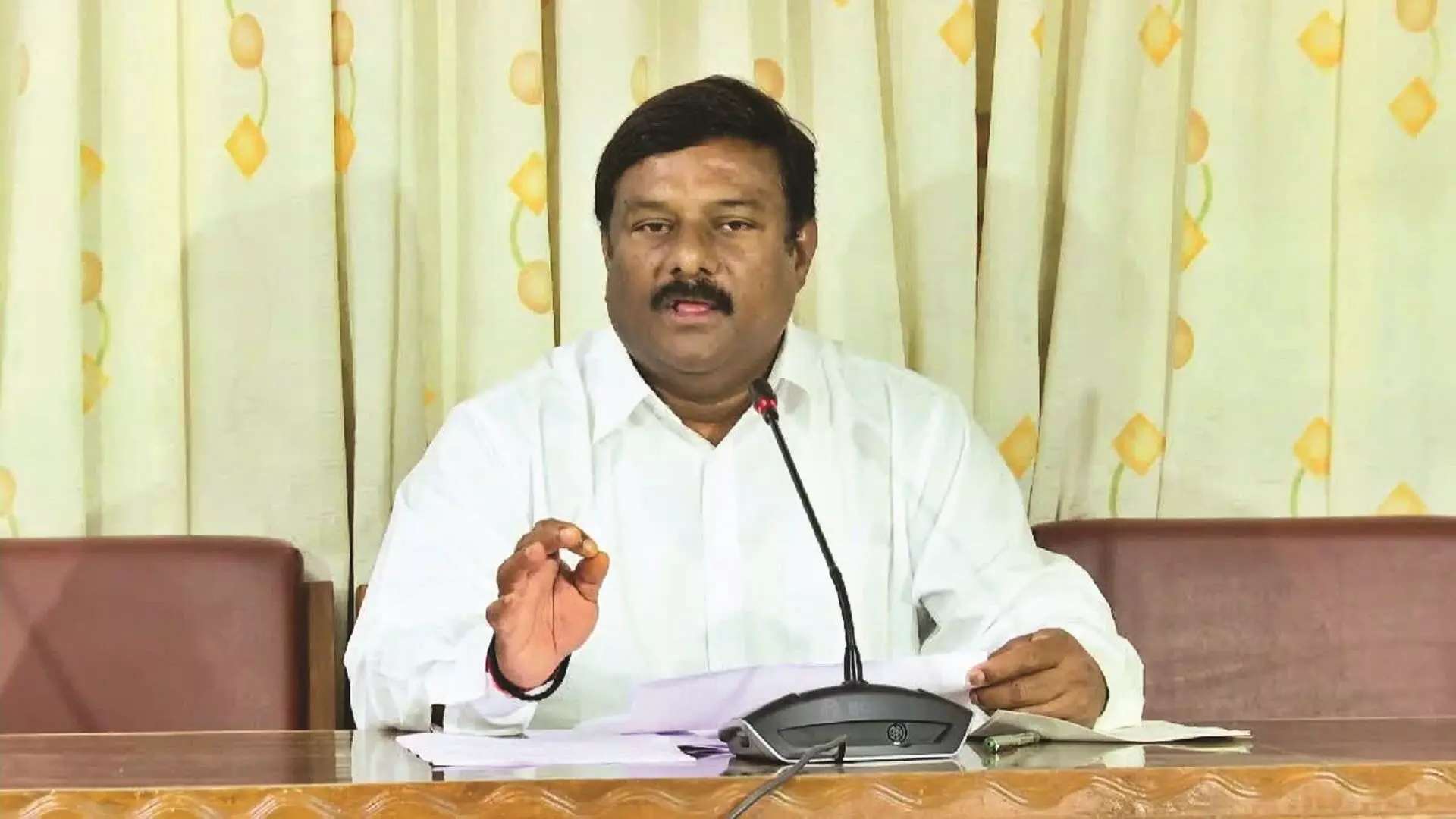 కాంగ్రెస్ ప్రభుత్వ ప్రణాళికాబద్దంగా వెళ్ళడం లేదు కాంగ్రెస్ ప్రభుత్వ ప్రణాళికాబద్దంగా వెళ్ళడం లేదు