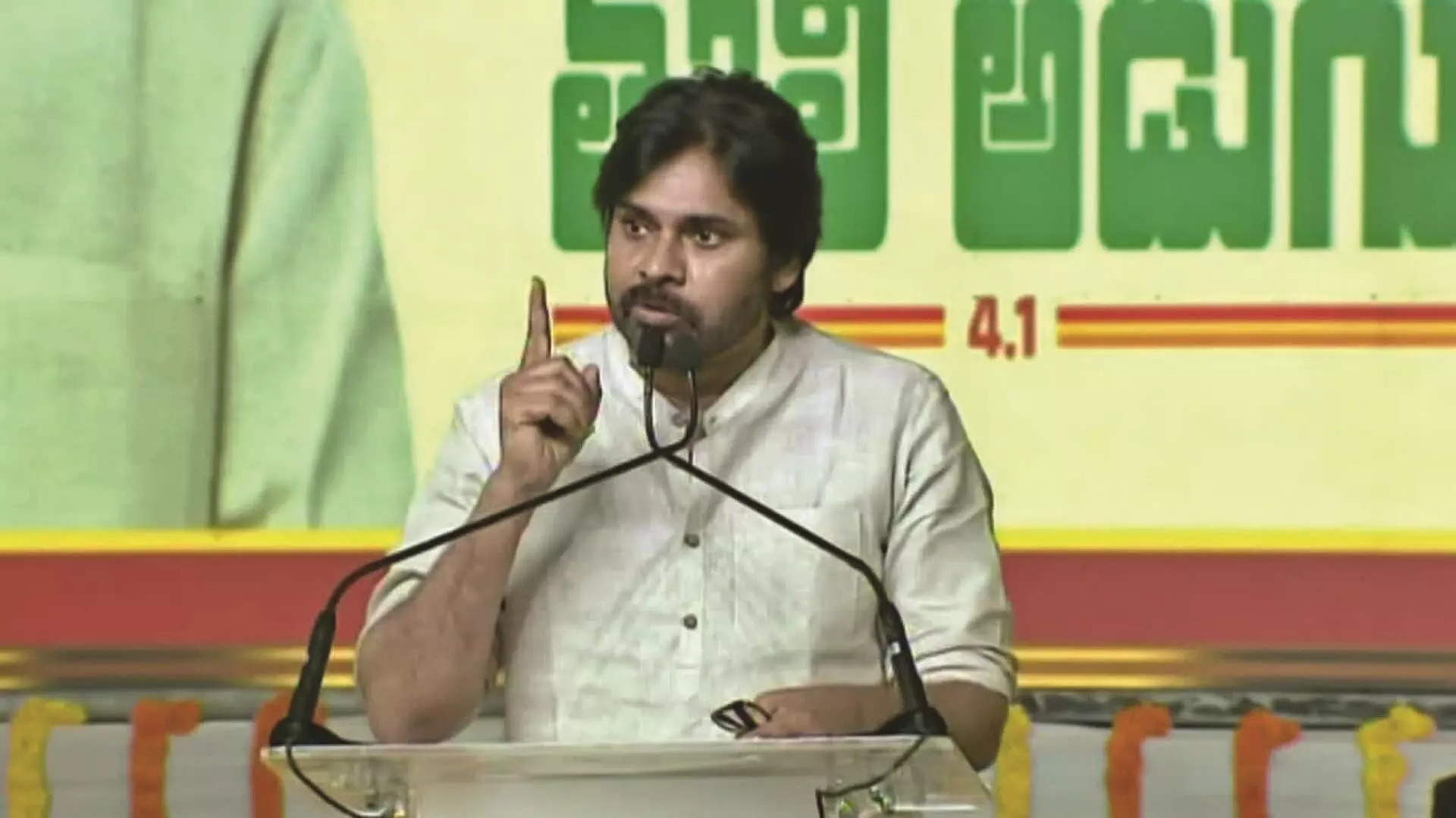 పిచ్చి వేషాలు వేసతే తొక్కి నారతీస్తాం – పవన్ కళ్యాణ్ పిచ్చి వేషాలు వేసతే తొక్కి నారతీస్తాం – పవన్ కళ్యాణ్