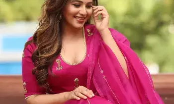 Anjali: అంజలి ట్రెడిషనల్ ట్రీట్.. పిక్స్ వైరల్ Anjali: అంజలి ట్రెడిషనల్ ట్రీట్.. పిక్స్ వైరల్