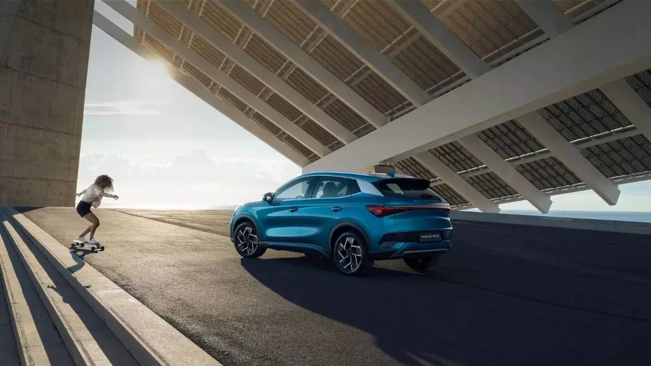 BYD Atto 3 : రోజుకు 700+ అట్టో 3 కార్ల అమ్మకాలతో ఈవీ మార్కెట్లో కింగ్ అనిపించుకున్న BYD BYD Atto 3 : రోజుకు 700+ అట్టో 3 కార్ల అమ్మకాలతో ఈవీ మార్కెట్లో కింగ్ అనిపించుకున్న BYD