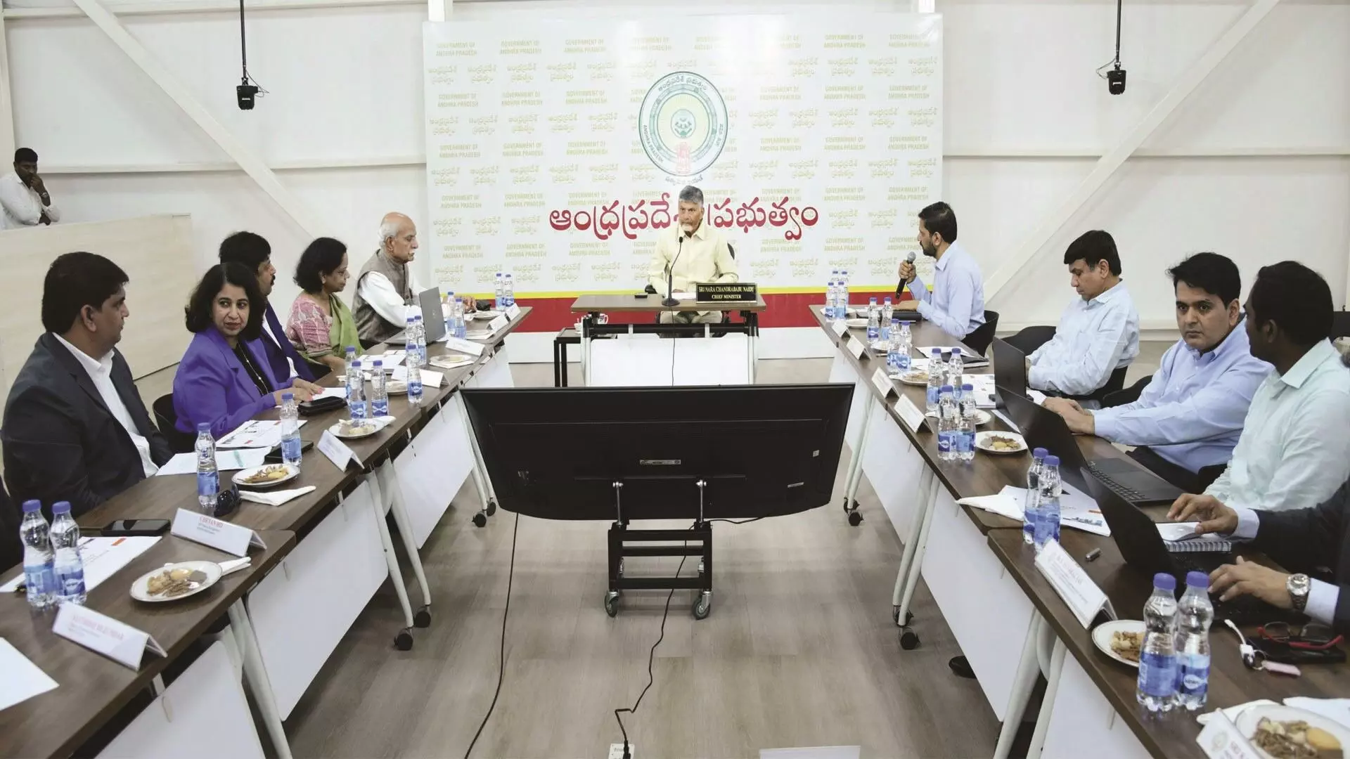 నాస్కామ్ ప్రతినిధుల భేటీ అయిన సీయం చంద్రబాబు నాస్కామ్ ప్రతినిధుల భేటీ అయిన సీయం చంద్రబాబు