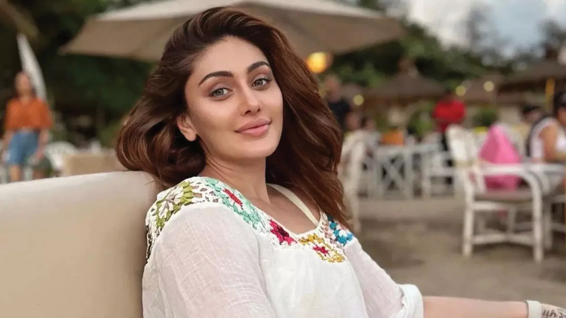 బాలీవుడ్ నటి షెఫాలీ జరీవాల గుండెపోటుతో మృతి బాలీవుడ్ నటి షెఫాలీ జరీవాల గుండెపోటుతో మృతి