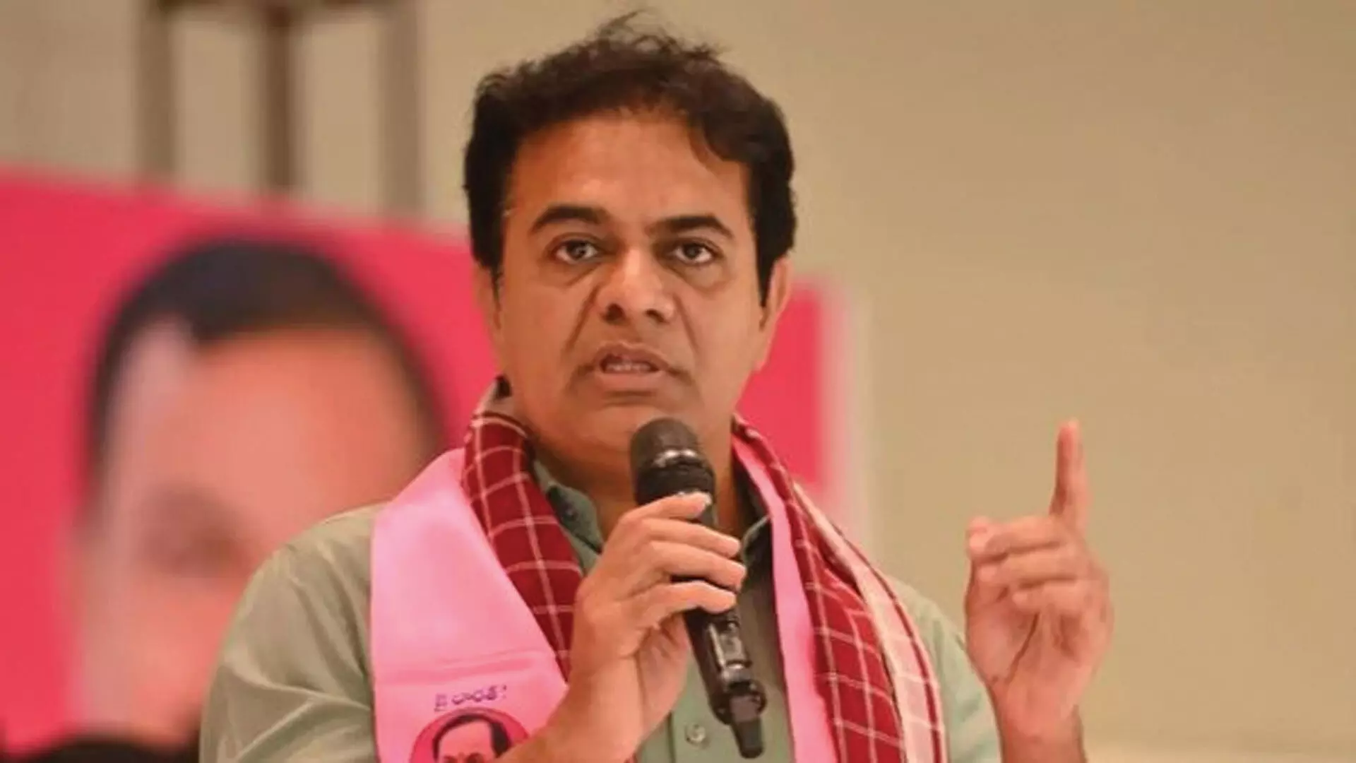 మాపై దుష్ప్రచారం చేస్తున్న వారపై చట్టపరమైన చర్యలు తప్పవు – కేటీఆర్ మాపై దుష్ప్రచారం చేస్తున్న వారపై చట్టపరమైన చర్యలు తప్పవు – కేటీఆర్