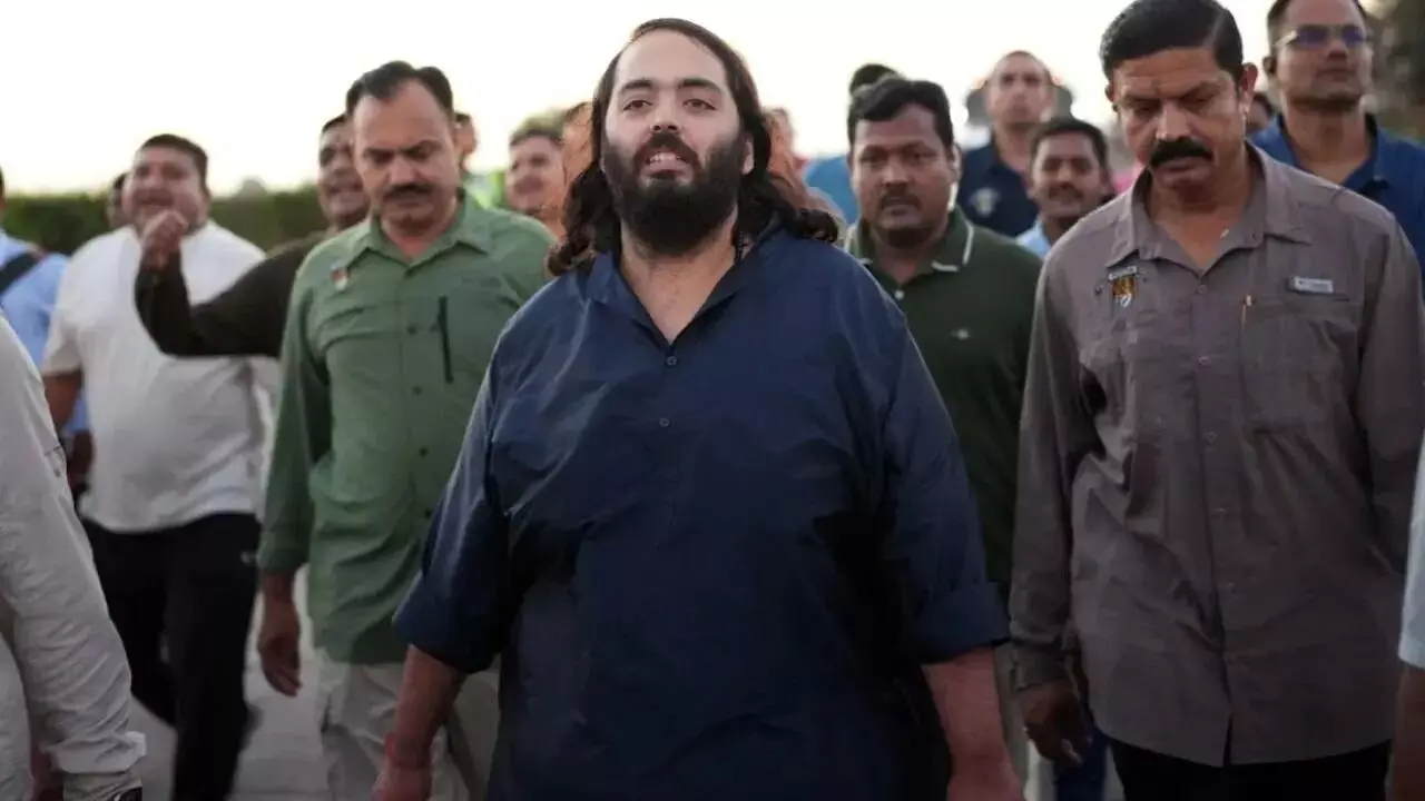 Anant Ambani : రిలయన్స్ బోర్డులో మార్పులు.. అనంత్ అంబానీకి కీలక బాధ్యతలు.. జీతం రూ.20కోట్లు పైనే Anant Ambani : రిలయన్స్ బోర్డులో మార్పులు.. అనంత్ అంబానీకి కీలక బాధ్యతలు.. జీతం రూ.20కోట్లు పైనే