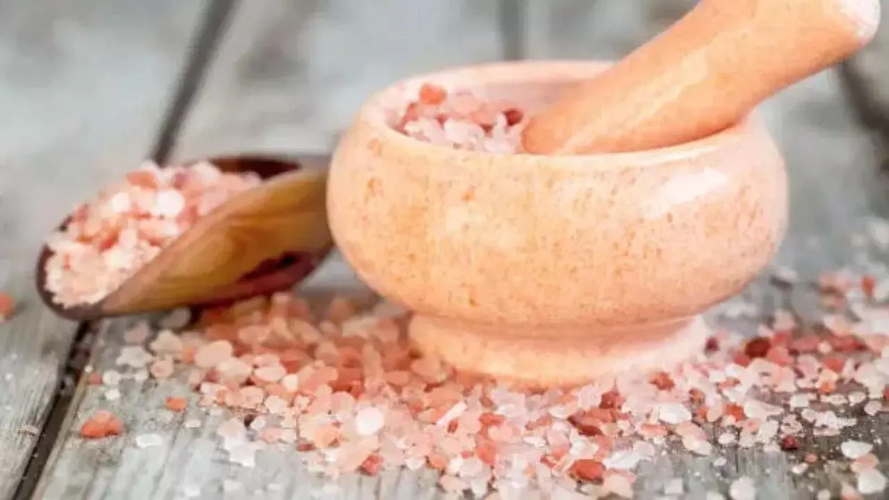 Rock Salt : శ్రావణ మాసం రాకముందే సామాన్యుడికి షాక్..మండిపోతున్న డ్రై ఫ్రూట్స్, రాక్ సాల్డ్ ధరలు Rock Salt : శ్రావణ మాసం రాకముందే సామాన్యుడికి షాక్..మండిపోతున్న డ్రై ఫ్రూట్స్, రాక్ సాల్డ్ ధరలు