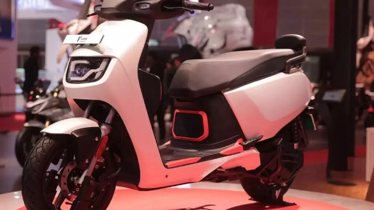 Hero MotoCorp : టీవీఎస్, ఓలాకు ఇక చుక్కలే.. రూ.లక్షలోపే ఎలక్ట్రిక్ స్కూటర్ తెస్తున్న హీరో Hero MotoCorp : టీవీఎస్, ఓలాకు ఇక చుక్కలే.. రూ.లక్షలోపే ఎలక్ట్రిక్ స్కూటర్ తెస్తున్న హీరో