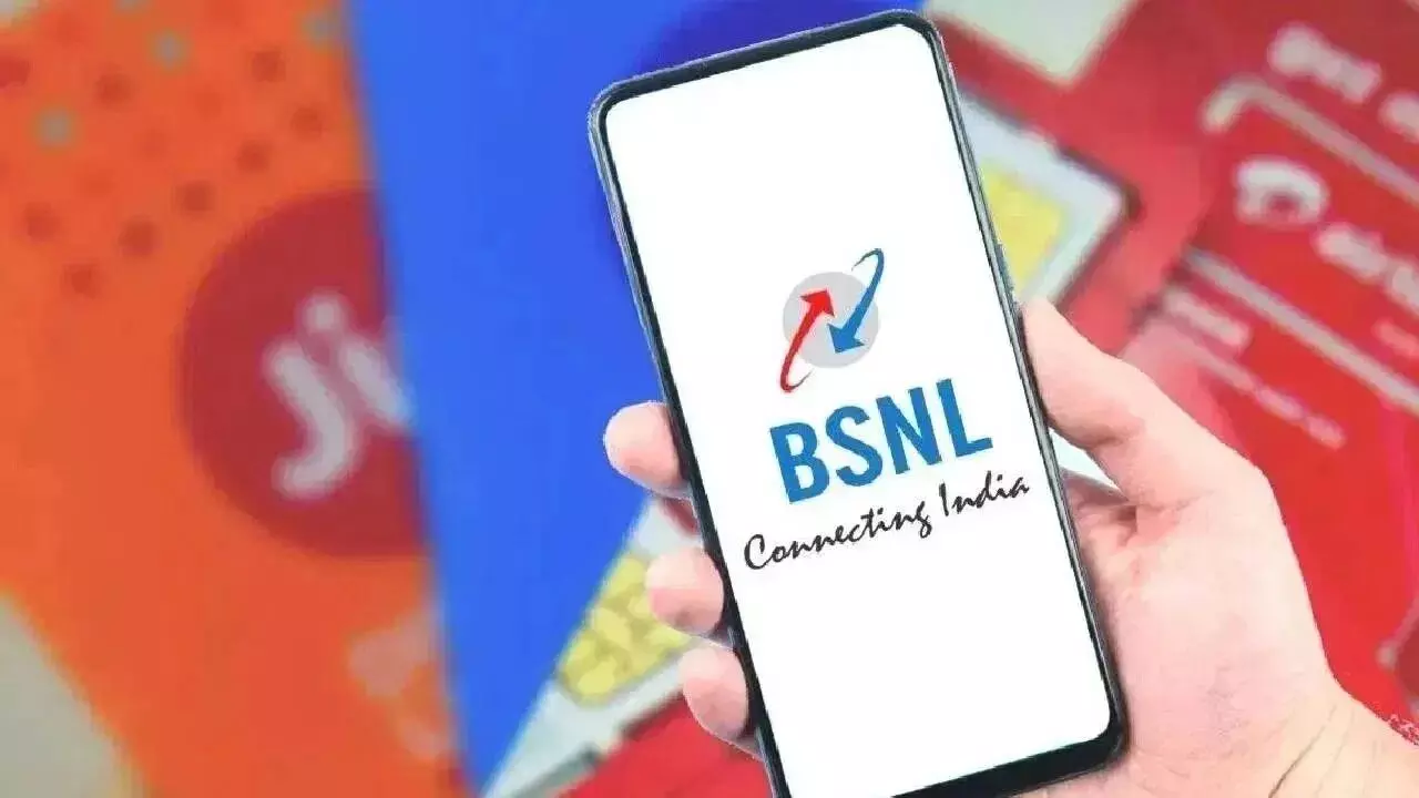 BSNL : బీఎస్ఎన్ఎల్కు భారీ షాక్.. 80 వేల సిమ్లకు గుడ్బై చెప్పిన పోలీసులు BSNL : బీఎస్ఎన్ఎల్కు భారీ షాక్.. 80 వేల సిమ్లకు గుడ్బై చెప్పిన పోలీసులు