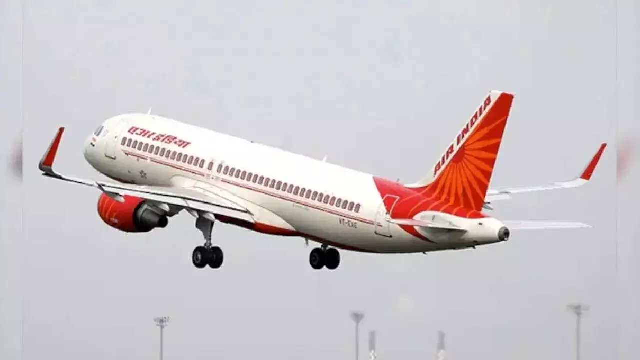 Airfares : భారీగా పెరిగిన జెట్ ఫ్యూయెల్ ధరలు.. విమాన ప్రయాణం ఖరీదు కానుందా? Airfares : భారీగా పెరిగిన జెట్ ఫ్యూయెల్ ధరలు.. విమాన ప్రయాణం ఖరీదు కానుందా?