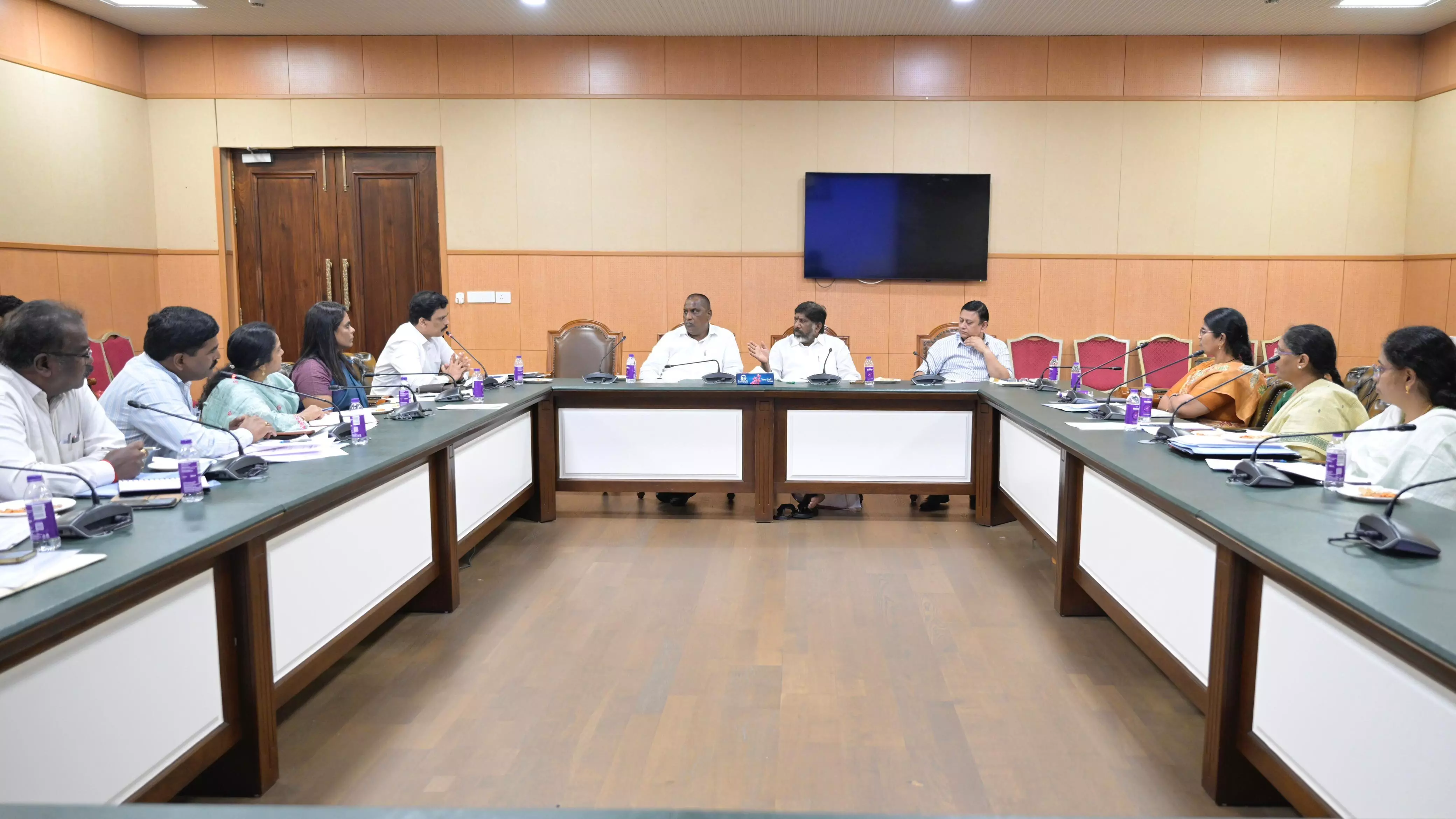 హాస్టల్స్ విజిట్ క్యాలెండర్ రూపొందించండి హాస్టల్స్ విజిట్ క్యాలెండర్ రూపొందించండి