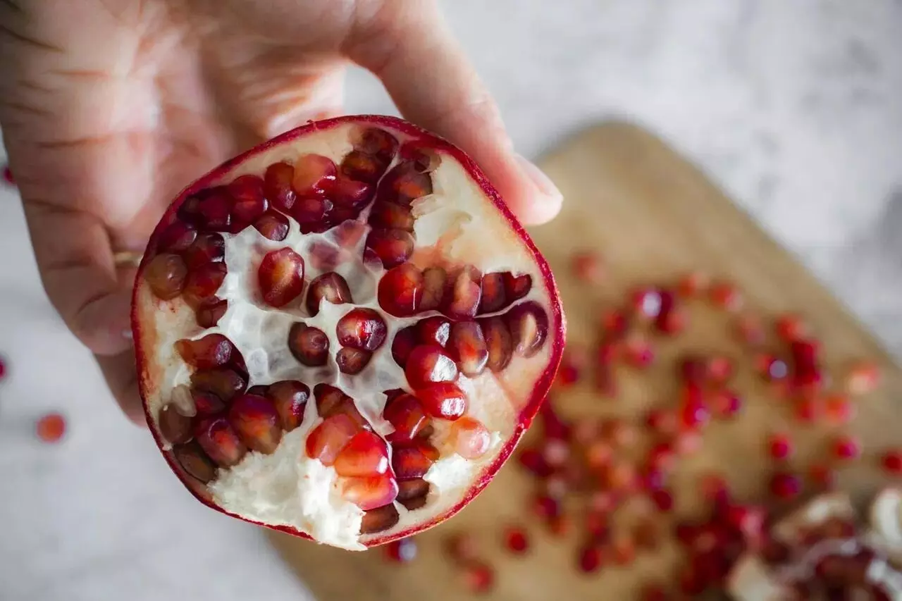 Pomegranate Peel Power: దానిమ్మ తొక్కతో ఈ వ్యాధులు మాయం Pomegranate Peel Power: దానిమ్మ తొక్కతో ఈ వ్యాధులు మాయం