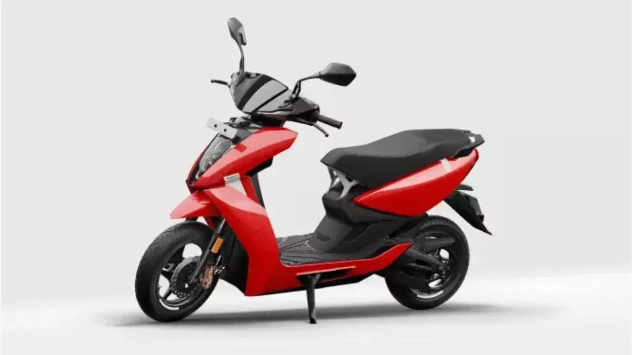 Electric Vehicles : బ్యాటరీ భయం అక్కర్లేదు.. ఏళ్ల తరబడి వచ్చే బెస్ట్ ఎలక్ట్రిక్ స్కూటర్లు ఇవే Electric Vehicles : బ్యాటరీ భయం అక్కర్లేదు.. ఏళ్ల తరబడి వచ్చే బెస్ట్ ఎలక్ట్రిక్ స్కూటర్లు ఇవే