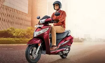 Two Wheeler Sales : కస్టమర్ల మనసులు గెలిచిన కంపెనీ..  ఏకంగా 4 లక్షలకు పైగా టూ-వీలర్ల అమ్మకాలు