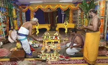 Kapileswara Swamy Temple: కపిలేశ్వరస్వామివారి ఆలయంలో అంకురార్పణతో ప్రారంభమైన పవిత్రోత్సవాలు Kapileswara Swamy Temple: కపిలేశ్వరస్వామివారి ఆలయంలో అంకురార్పణతో ప్రారంభమైన పవిత్రోత్సవాలు