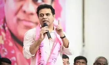 కాంగ్రెస్ కార్యకర్తల్లా కొందరు పోలీసులు