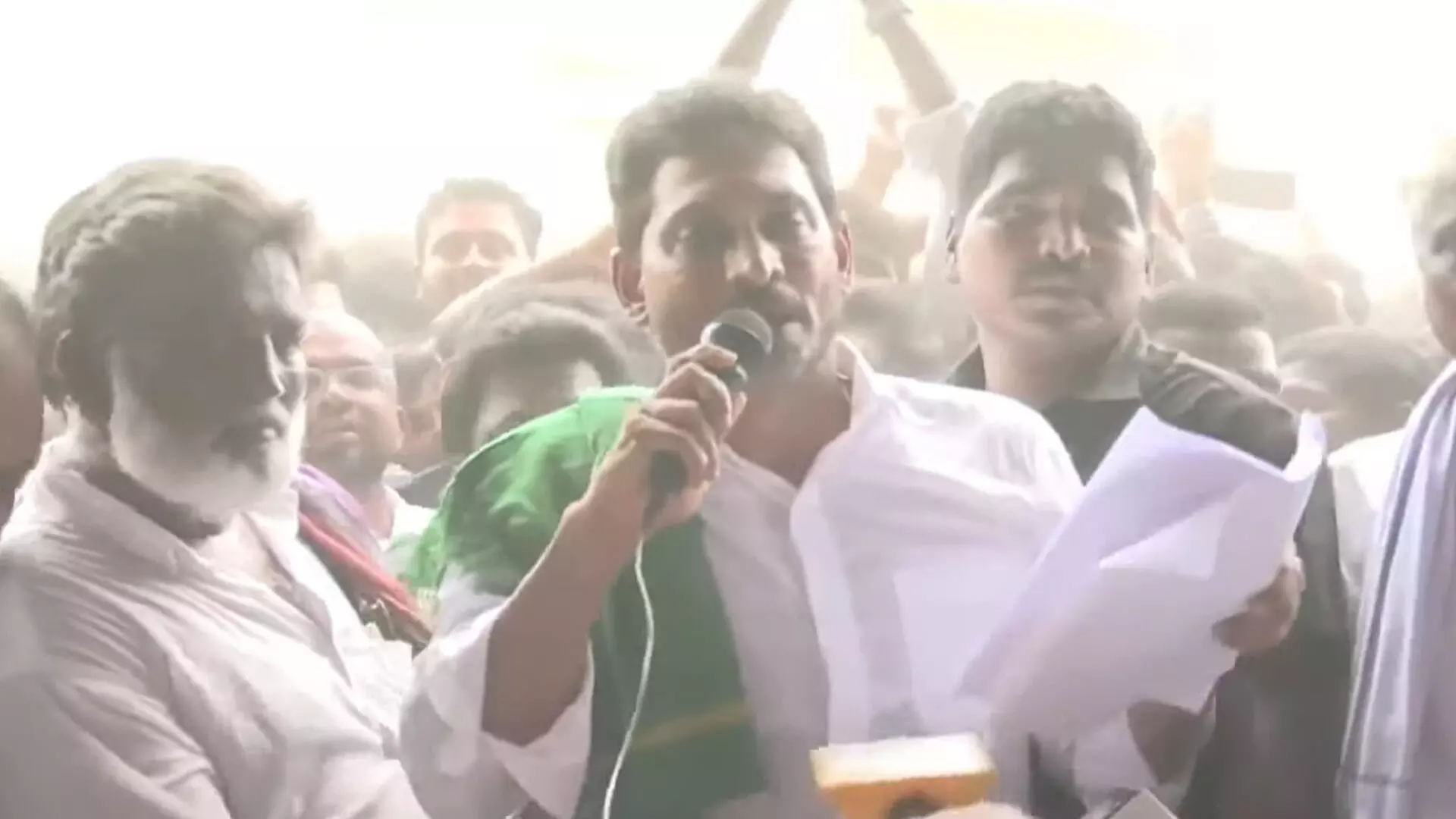 YS JAGAN: రైతుల నుంచి మామిడి దిగుబడి ప్రభుత్వమే కొనాలి YS JAGAN: రైతుల నుంచి మామిడి దిగుబడి ప్రభుత్వమే కొనాలి