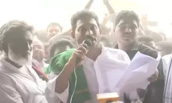 YS JAGAN: రైతుల నుంచి మామిడి దిగుబడి  ప్రభుత్వమే కొనాలి