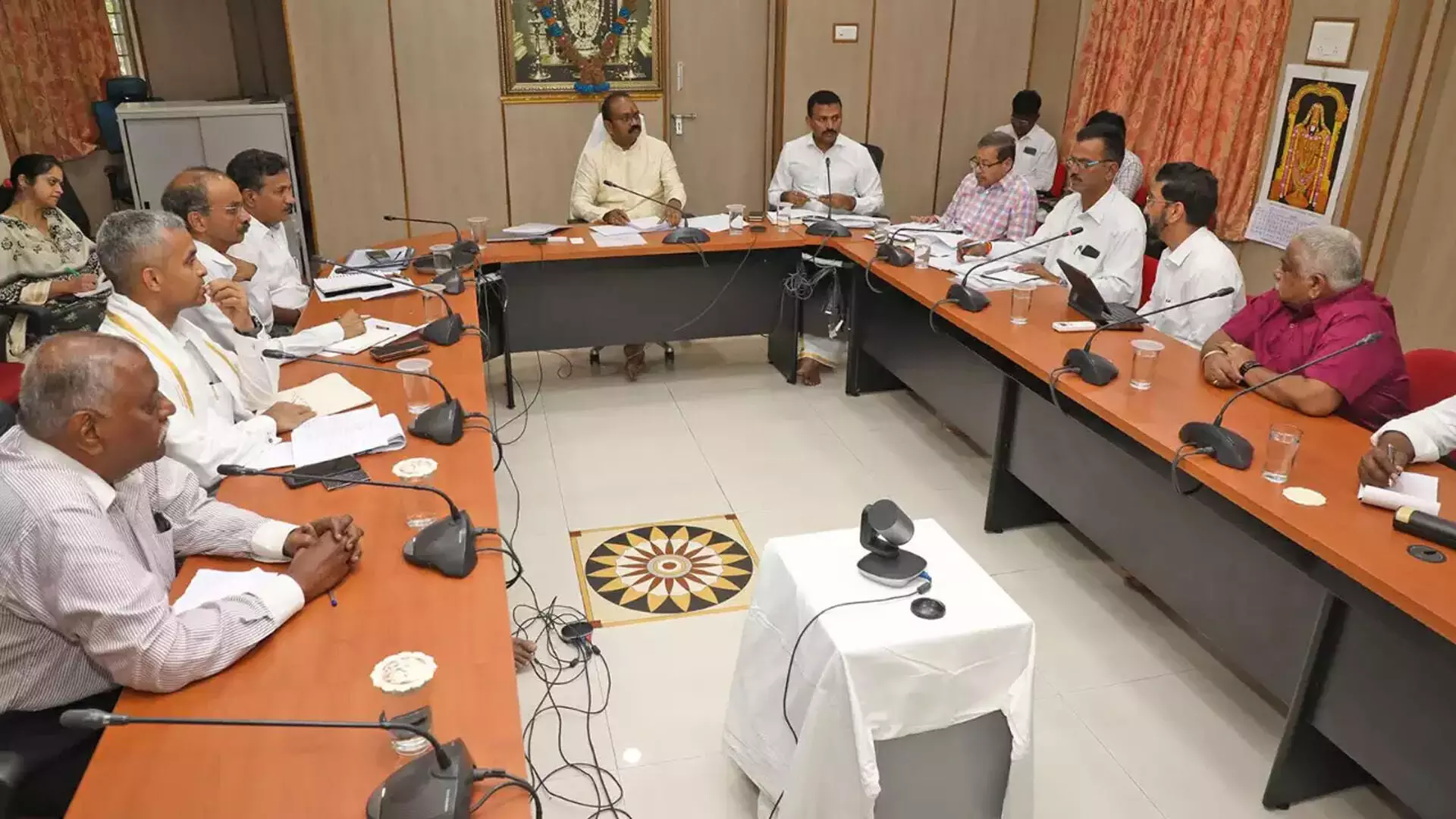 Turumala Canteens : క్యాంటిన్ లలో నాణ్యమైన ఆహార పదార్ధాలను అందించాలి Turumala Canteens : క్యాంటిన్ లలో నాణ్యమైన ఆహార పదార్ధాలను అందించాలి