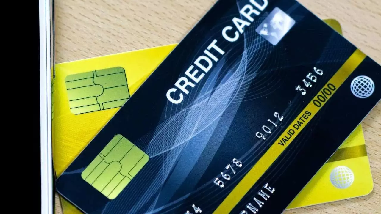 Credit Card : క్రెడిట్ కార్డు వాడుతున్నారా? ఈ ఛార్జీలు, ఫీజుల గురించి తెలుసుకోండి Credit Card : క్రెడిట్ కార్డు వాడుతున్నారా? ఈ ఛార్జీలు, ఫీజుల గురించి తెలుసుకోండి