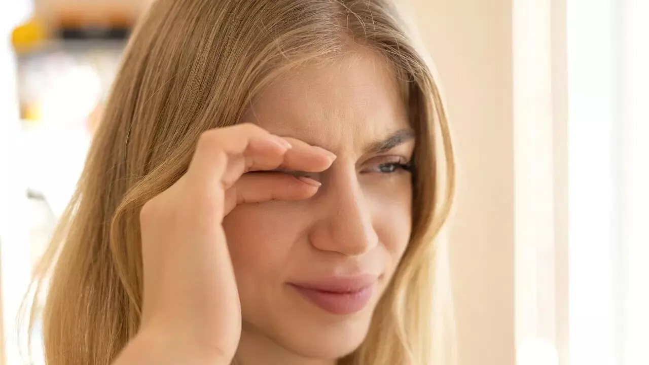 Suffering from Dry Eyes: మీకు కళ్ళు పొడిబారుతున్నాయా? ఇవి పాటించండి Suffering from Dry Eyes: మీకు కళ్ళు పొడిబారుతున్నాయా? ఇవి పాటించండి