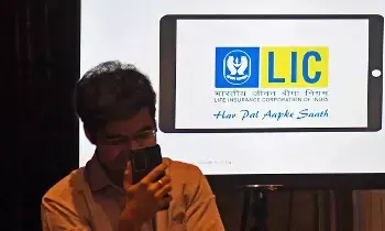 LIC : సాలరీ తీసుకునే వారికి బెస్ట్ ఎల్ఐసీ ప్లాన్‌లు ఇవే.. సేఫ్టీకి సేఫ్టీ, డబ్బులు ఆదా