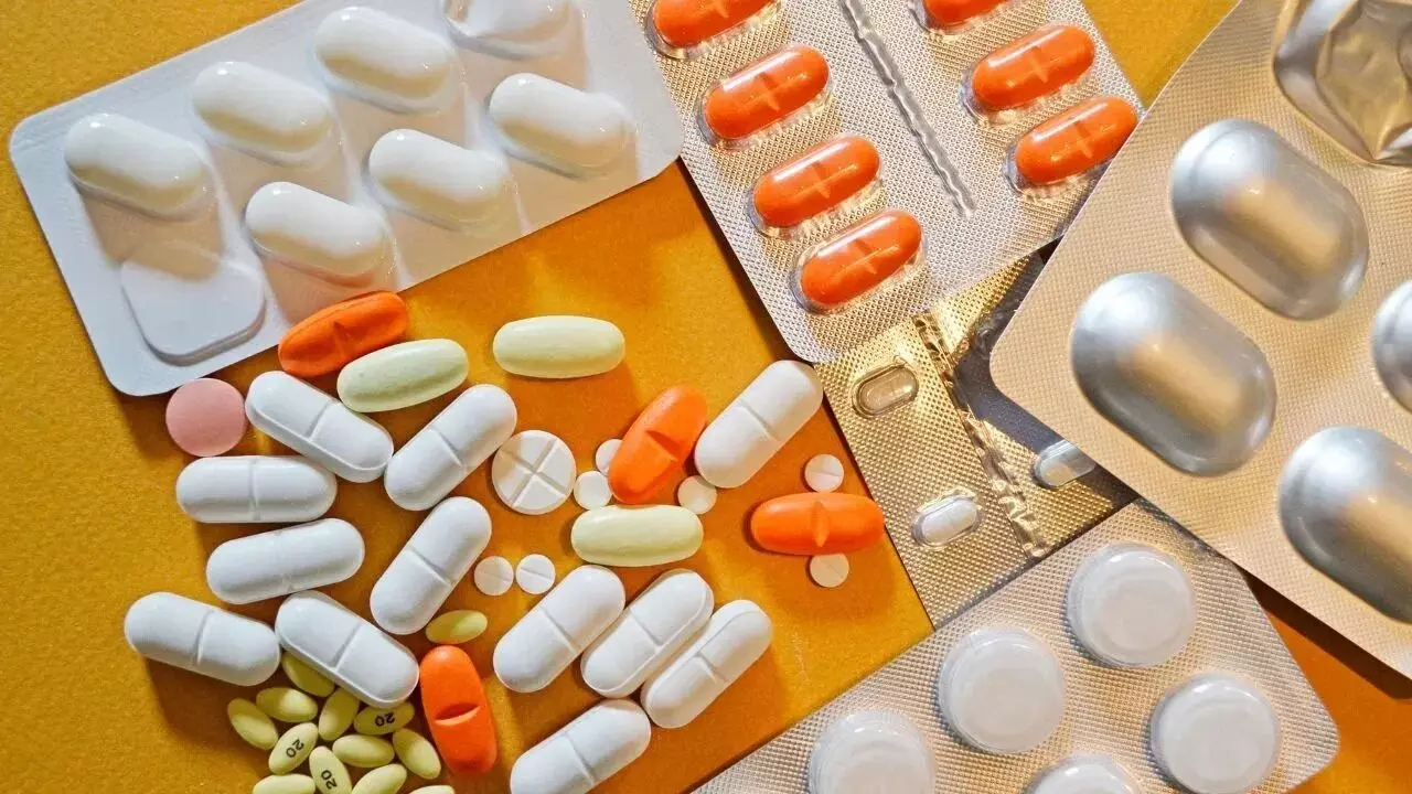 Medicine Prices : గుడ్ న్యూస్.. త్వరలో క్యాన్సర్, షుగర్ మందులతో సహా 200ఔషధాల ధరల తగ్గుతున్నాయ్ Medicine Prices : గుడ్ న్యూస్.. త్వరలో క్యాన్సర్, షుగర్ మందులతో సహా 200ఔషధాల ధరల తగ్గుతున్నాయ్