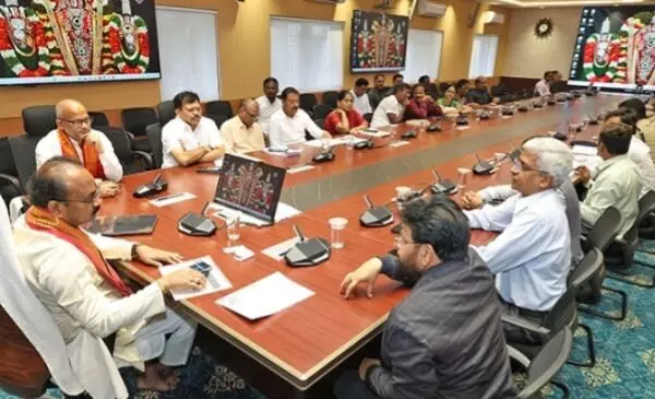 Good News for Tirumala Devotees:తిరుమల భక్తులకు గుడ్ న్యూస్.. సంస్కరణలపై ఈవో సమీక్ష Good News for Tirumala Devotees:తిరుమల భక్తులకు గుడ్ న్యూస్.. సంస్కరణలపై ఈవో సమీక్ష