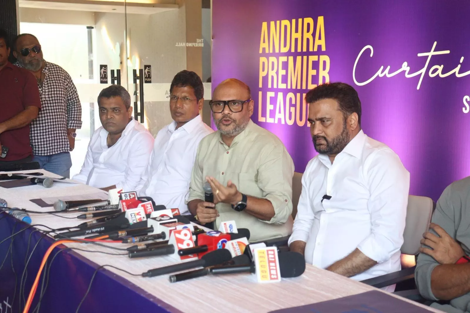 Andhra Premier League : ఆగస్టు 8వ తేదీ నుంచి ఏపీఎల్ మ్యాచులు ప్రారంభం Andhra Premier League : ఆగస్టు 8వ తేదీ నుంచి ఏపీఎల్ మ్యాచులు ప్రారంభం
