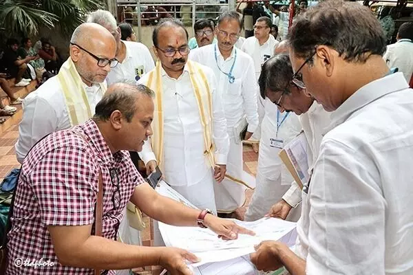 TTD EO Inspections: తిరుమలలో టీటీడీ ఈవో విస్తృత తనిఖీలు TTD EO Inspections: తిరుమలలో టీటీడీ ఈవో విస్తృత తనిఖీలు