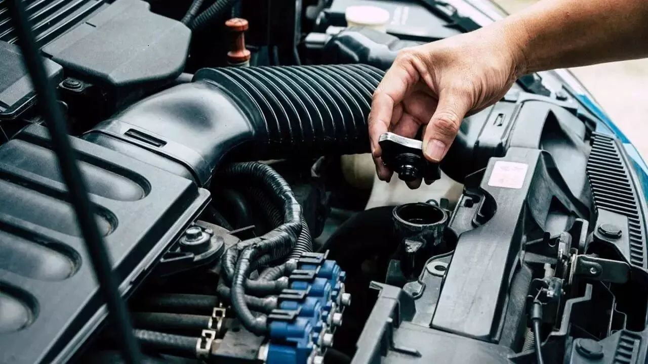 Car Maintenance : మెకానిక్ లేకుండా మీ కారును మెరిసేలా చేయాలా.. ఈ టిప్స్ పాటించండి Car Maintenance : మెకానిక్ లేకుండా మీ కారును మెరిసేలా చేయాలా.. ఈ టిప్స్ పాటించండి