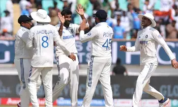 3rd Test: విజయానికి 135 పరుగుల దూరంలో టీమిండియా