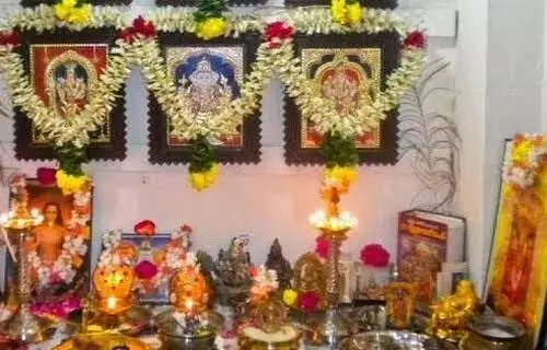 Pooja at Home: దేవుడికి పూజ ఎలా చేయాలంటే? Pooja at Home: దేవుడికి పూజ ఎలా చేయాలంటే?