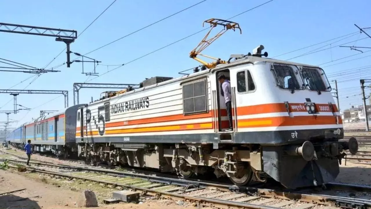 Indian Railway : ఇకపై జనరల్ బోగీలో 150సీట్లు మాత్రమే.. రైల్వే షాకింగ్ నిర్ణయం Indian Railway : ఇకపై జనరల్ బోగీలో 150సీట్లు మాత్రమే.. రైల్వే షాకింగ్ నిర్ణయం
