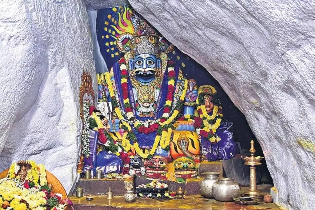 Komuravelli Mallanna: కోరమీసాల మల్లన్న... కోరికలు తీర్చే కొమరవెల్లి మల్లన్న Komuravelli Mallanna: కోరమీసాల మల్లన్న... కోరికలు తీర్చే కొమరవెల్లి మల్లన్న